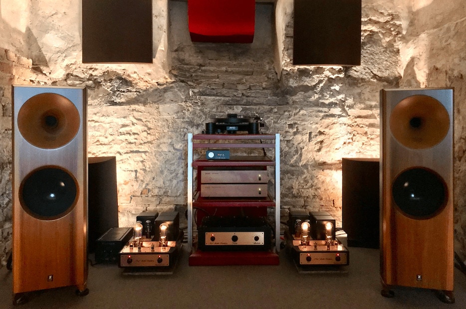 Speaker set up