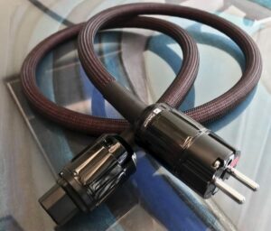 The standard power cord I Matrix source cable