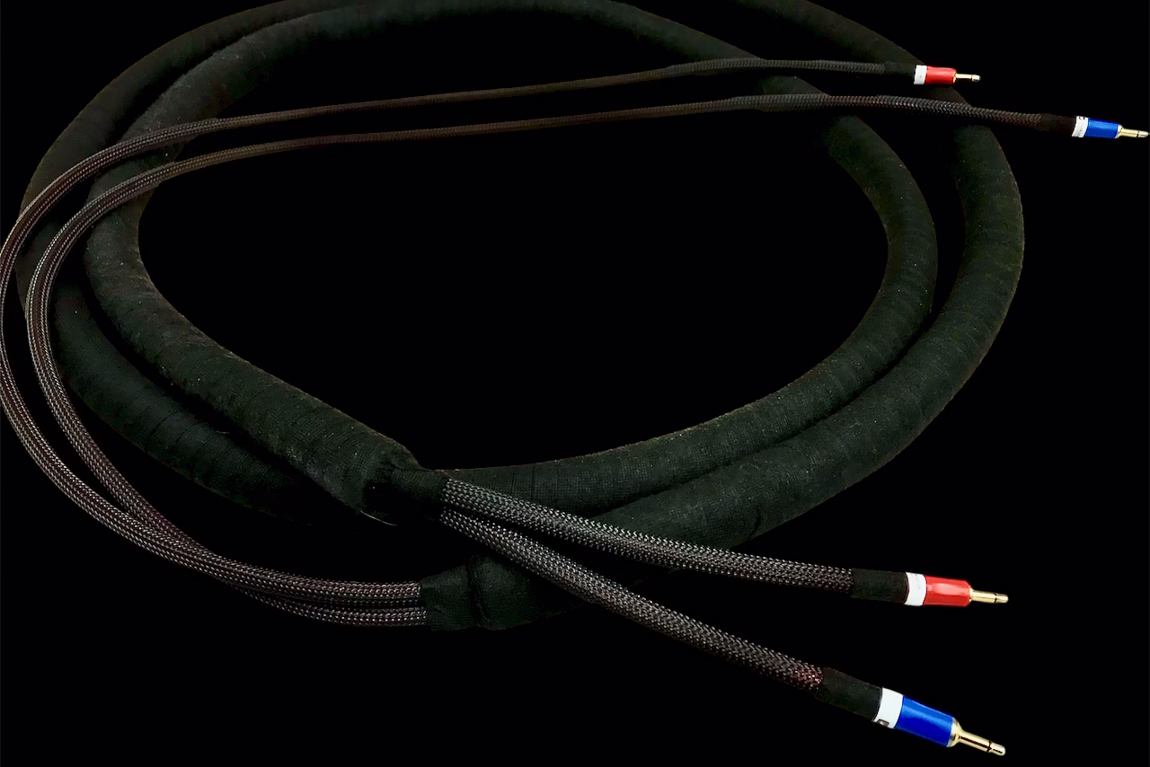 Reference headphone cable